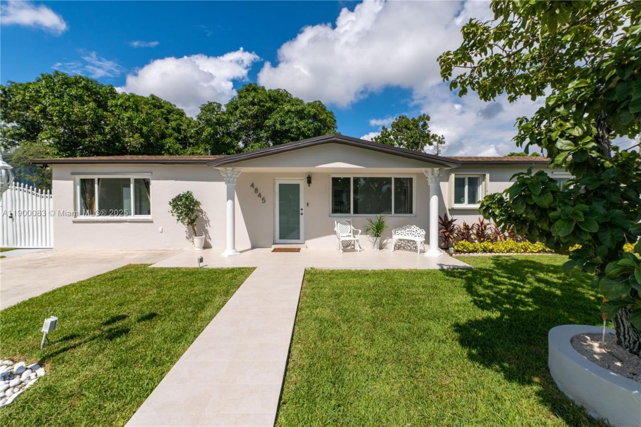 4845 NW 169th St, Miami Gardens, FL 33055 Main Photo