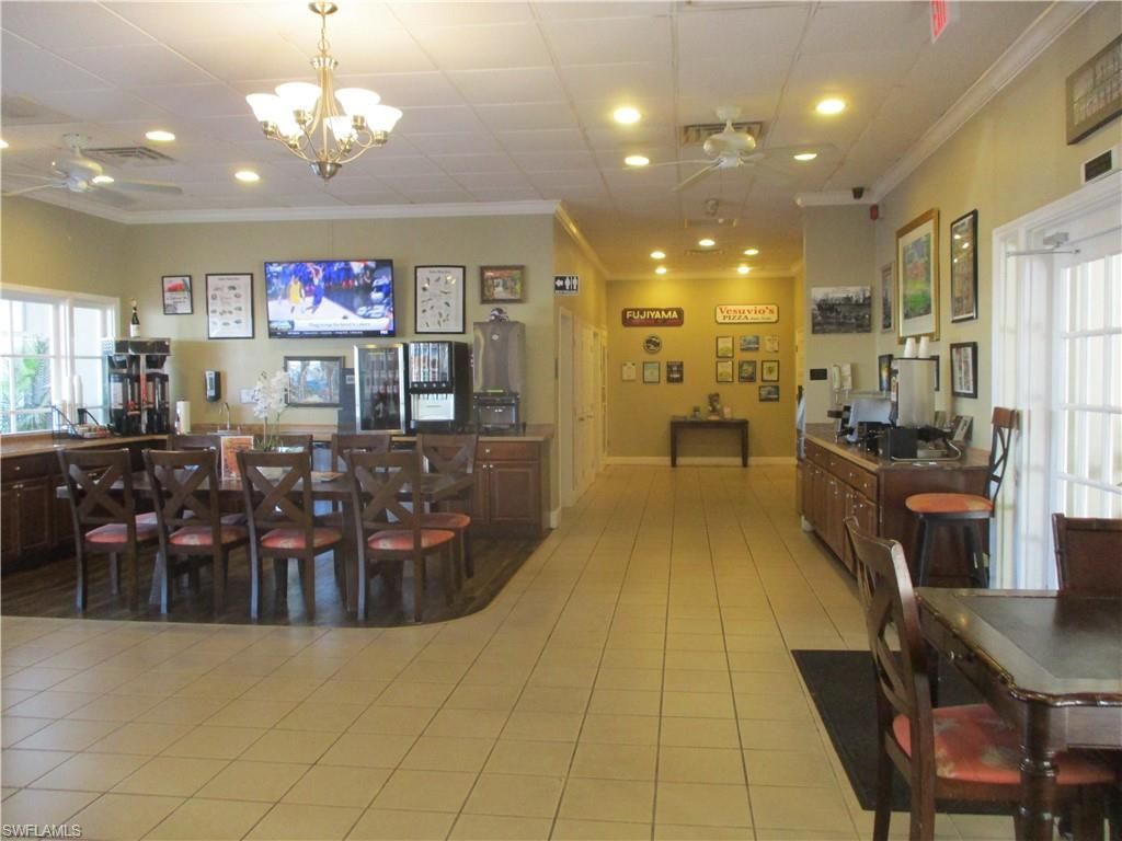 2555 9th St N, Unit 131, Naples, FL 34103 Photo