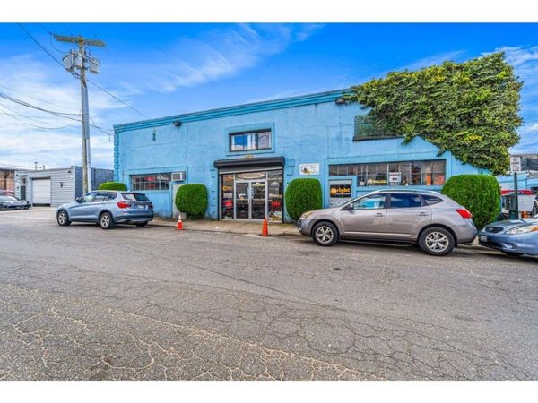 75 Windsor Avenue, Mineola, NY 11501