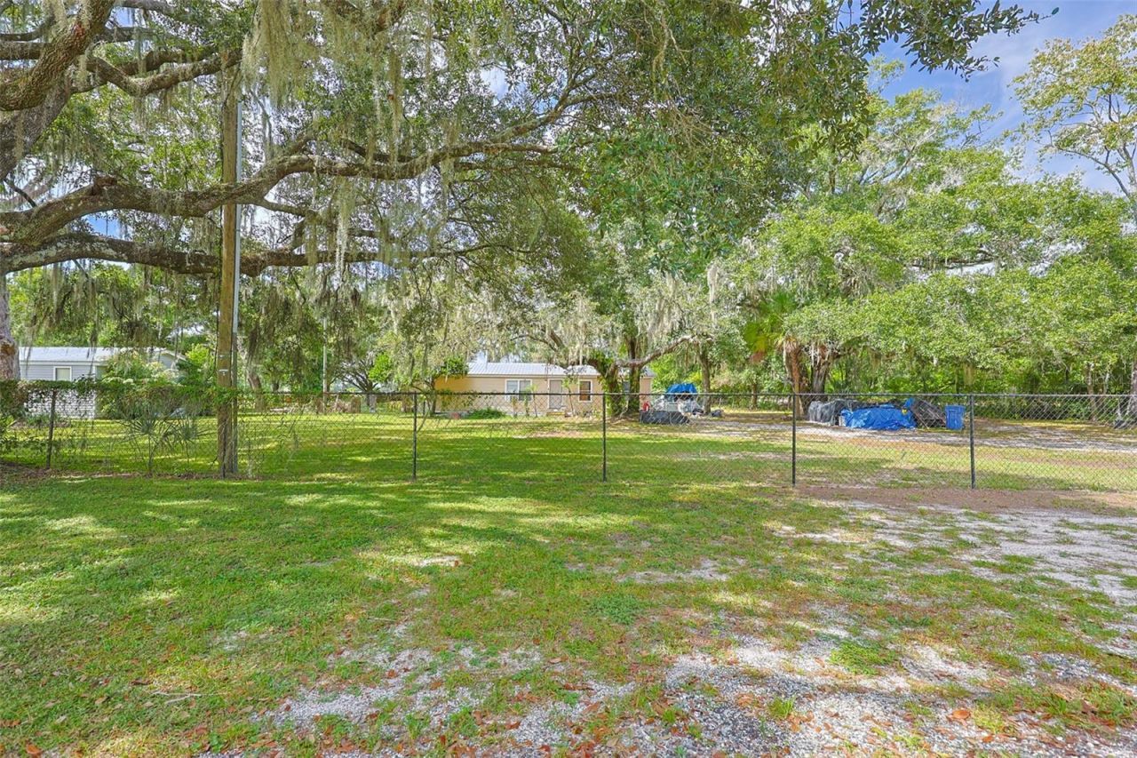 1329 Wilkinson Drive, Plant City, FL 33566 Main Photo
