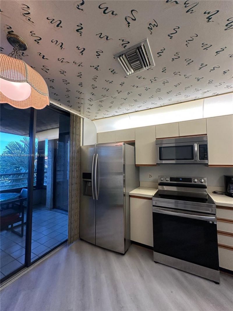 7472 La Paz Blvd, Unit 301, Boca Raton, FL 33433 Photo