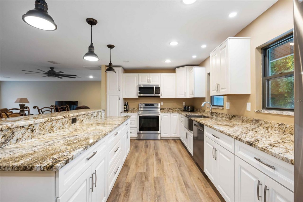 635 Tropical Circle, Sarasota, FL 34242 Photo