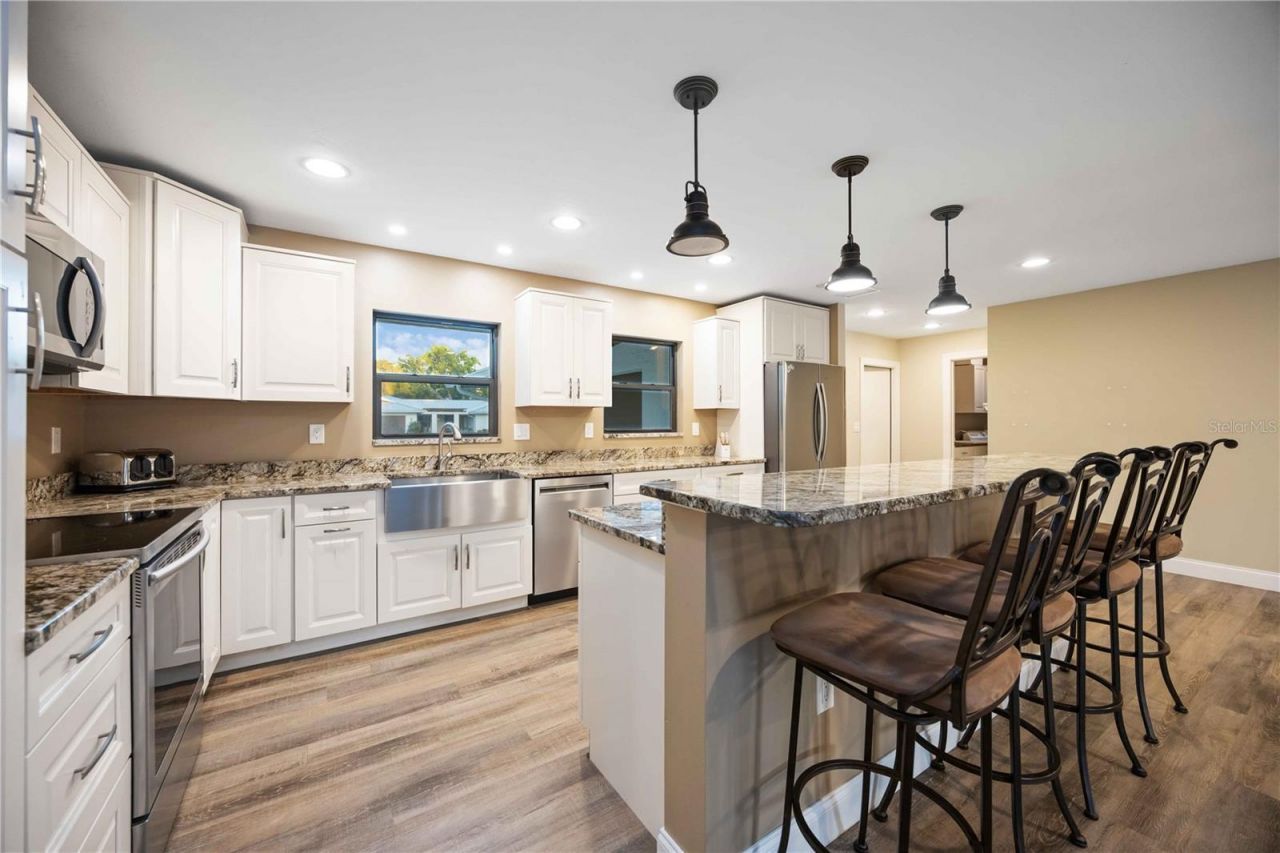 635 Tropical Circle, Sarasota, FL 34242 Photo