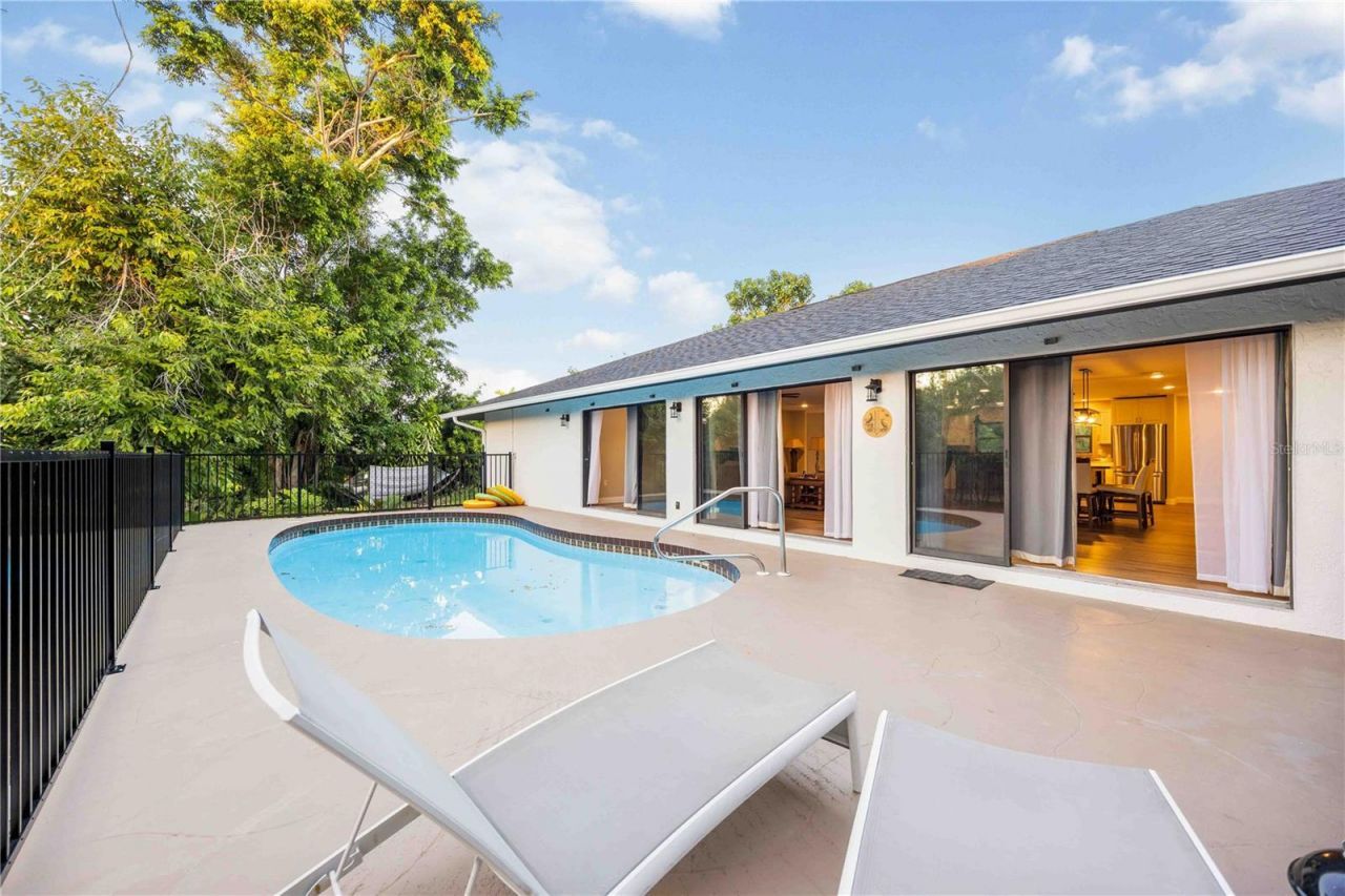 635 Tropical Circle, Sarasota, FL 34242 Photo