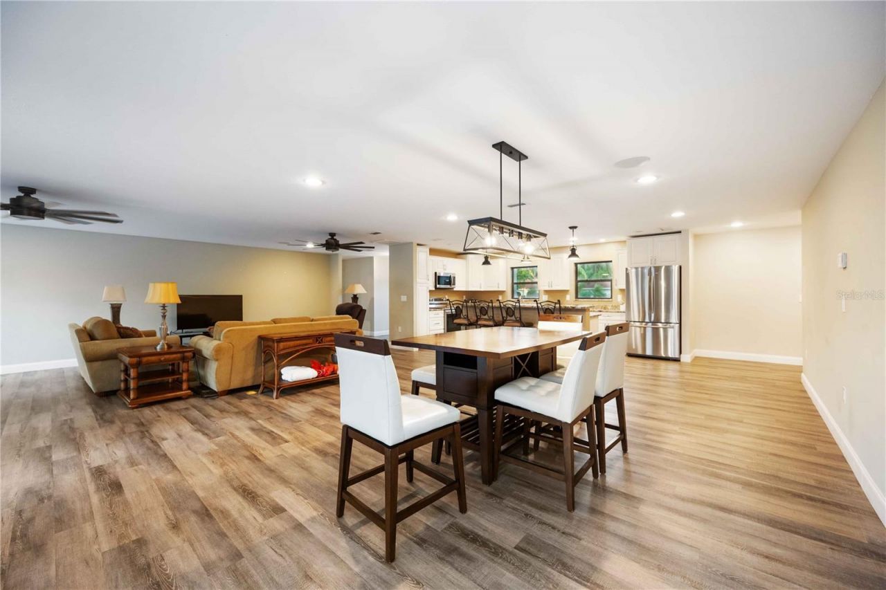 635 Tropical Circle, Sarasota, FL 34242 Photo