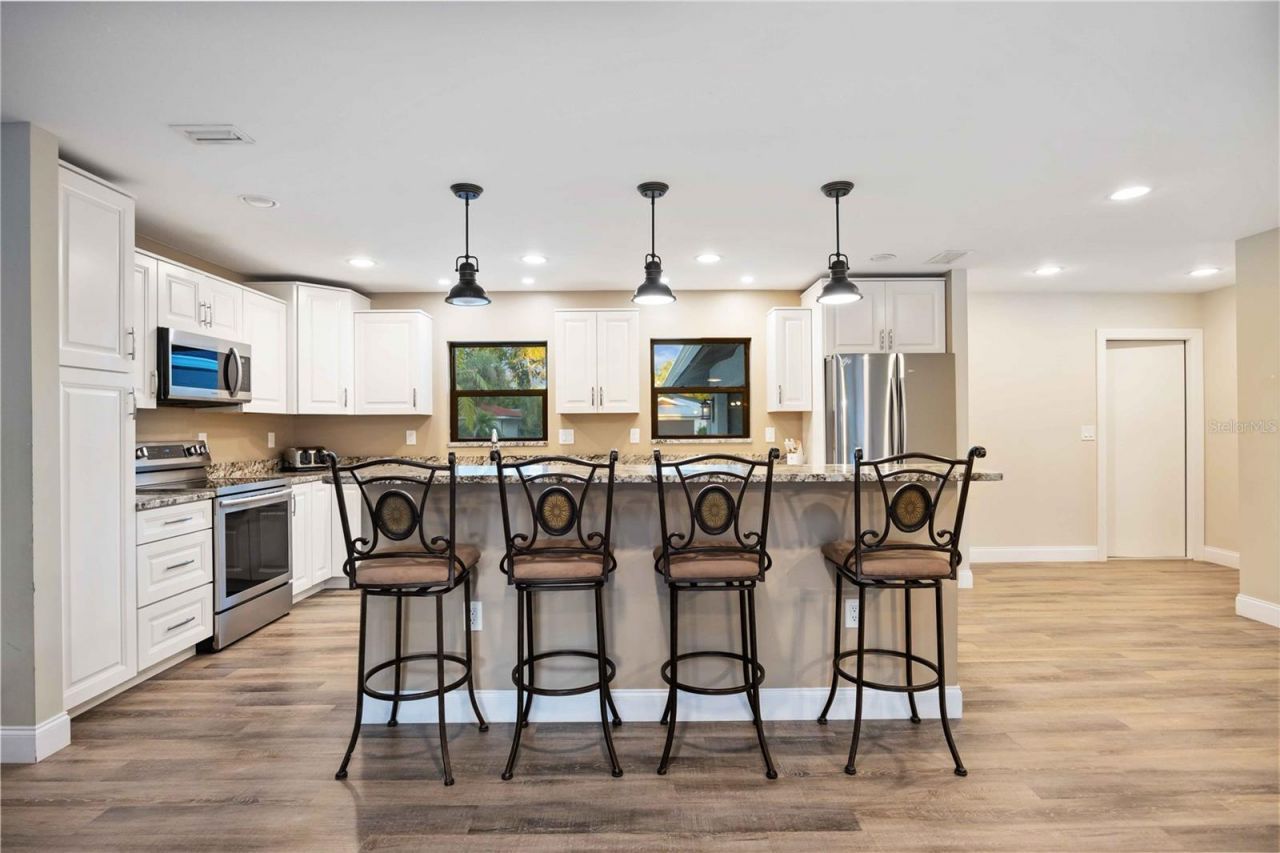 635 Tropical Circle, Sarasota, FL 34242 Photo