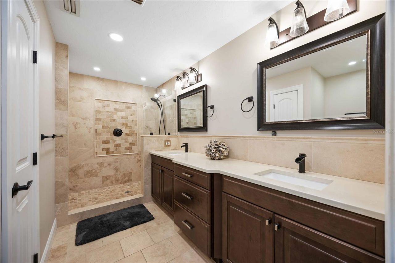 635 Tropical Circle, Sarasota, FL 34242 Photo