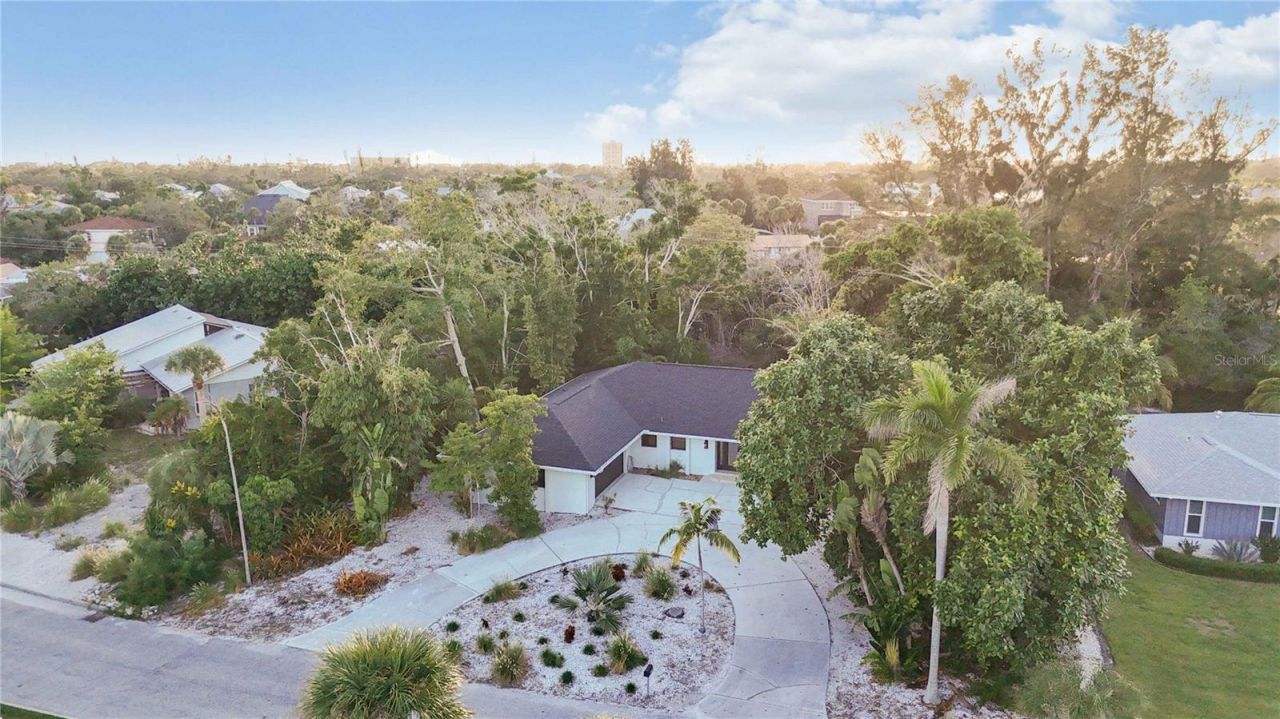 635 Tropical Circle, Sarasota, FL 34242 Photo