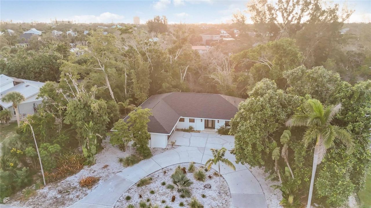 635 Tropical Circle, Sarasota, FL 34242 Photo