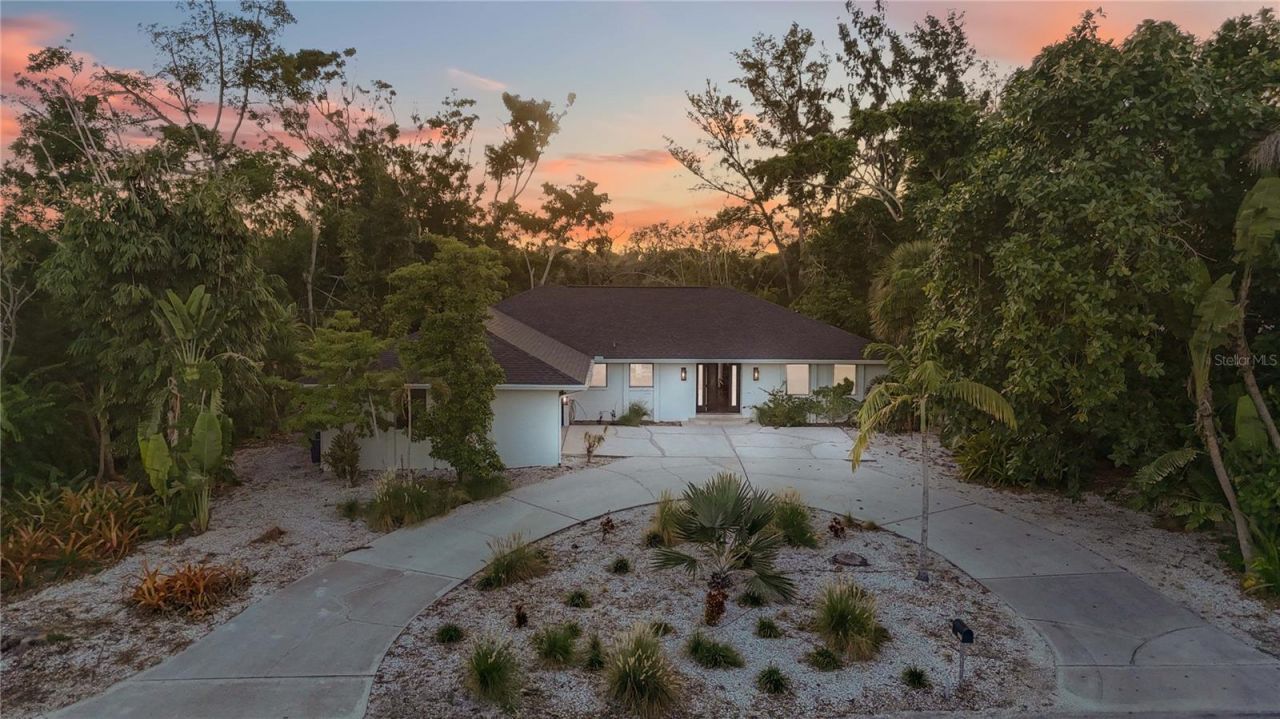 635 Tropical Circle, Sarasota, FL 34242 Photo