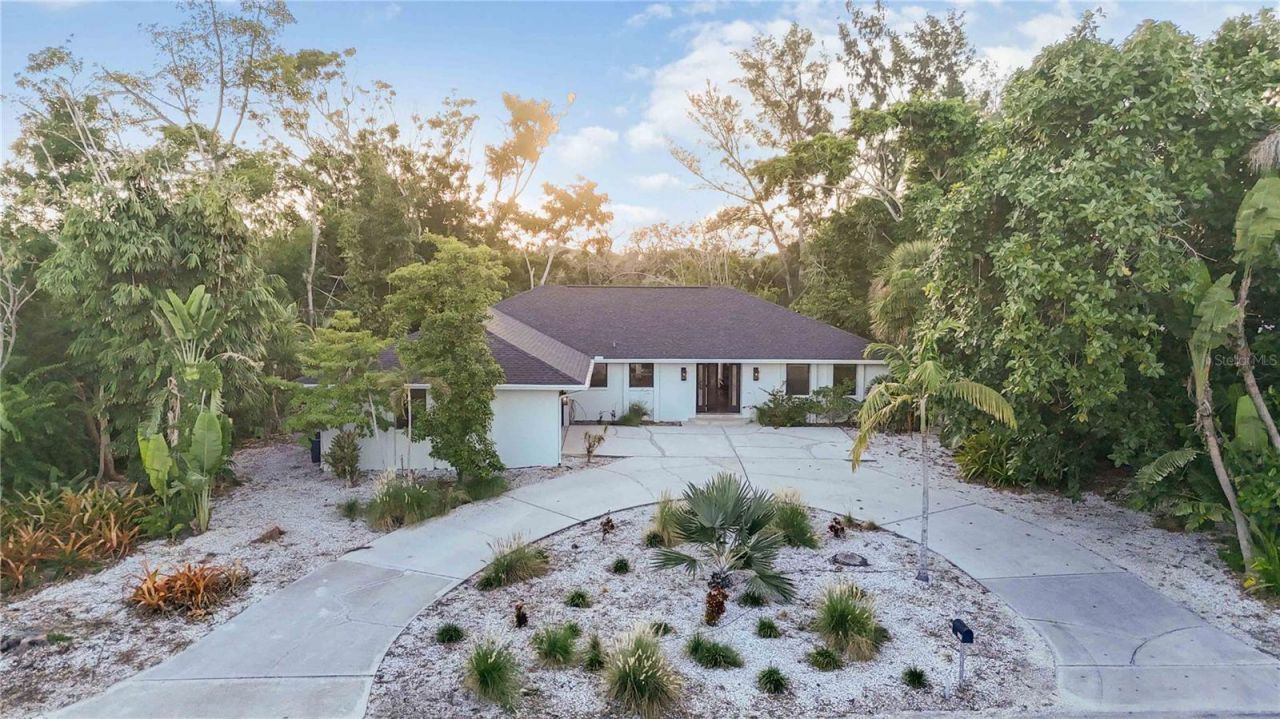 635 Tropical Circle, Sarasota, FL 34242 Photo