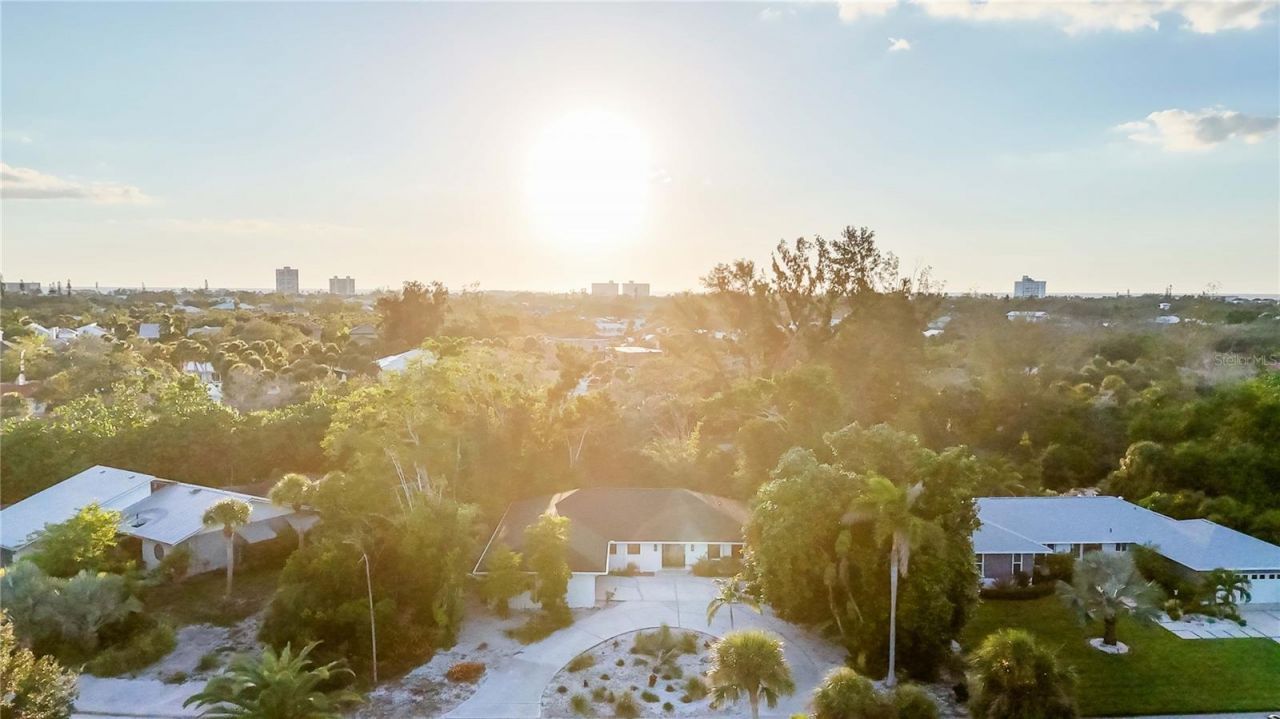 635 Tropical Circle, Sarasota, FL 34242 Photo