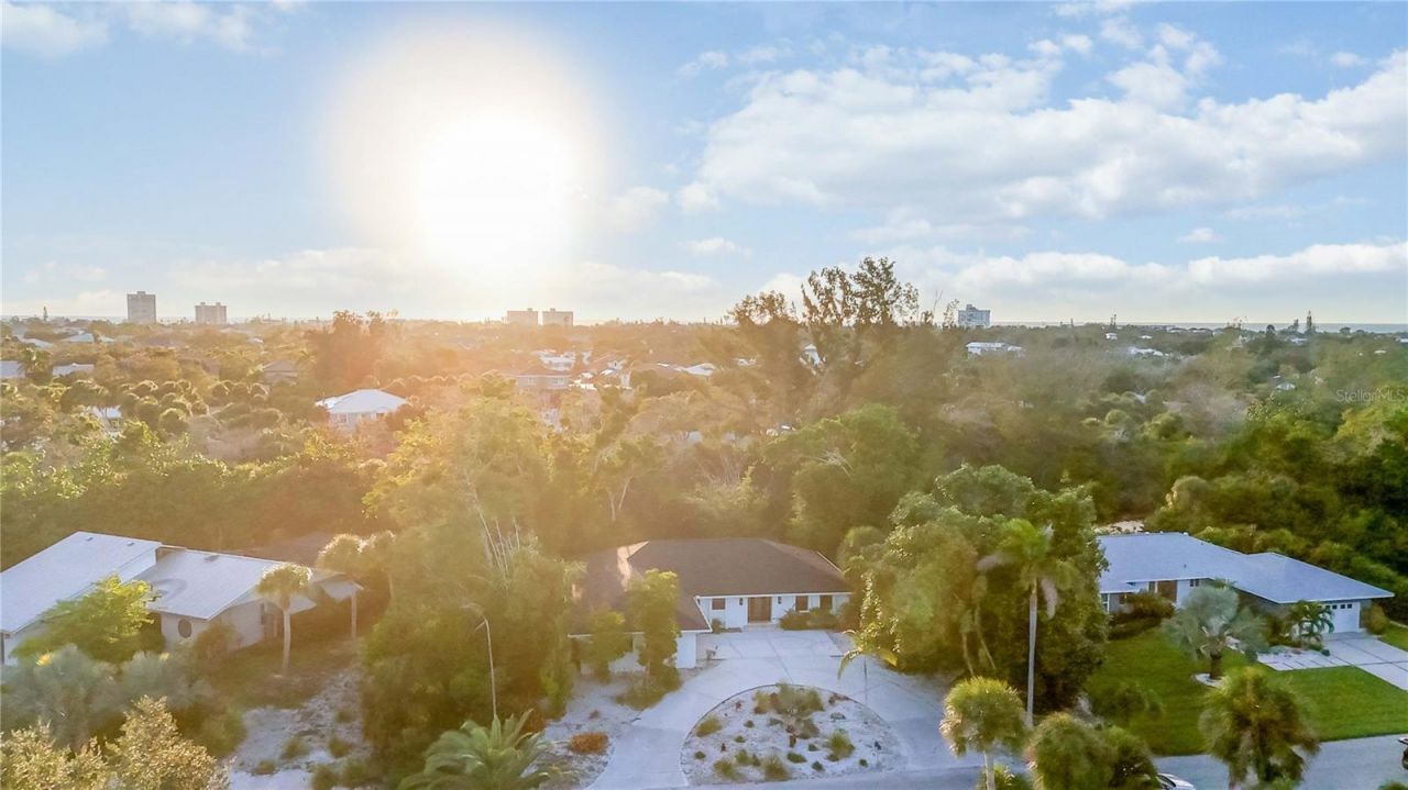 635 Tropical Circle, Sarasota, FL 34242 Photo