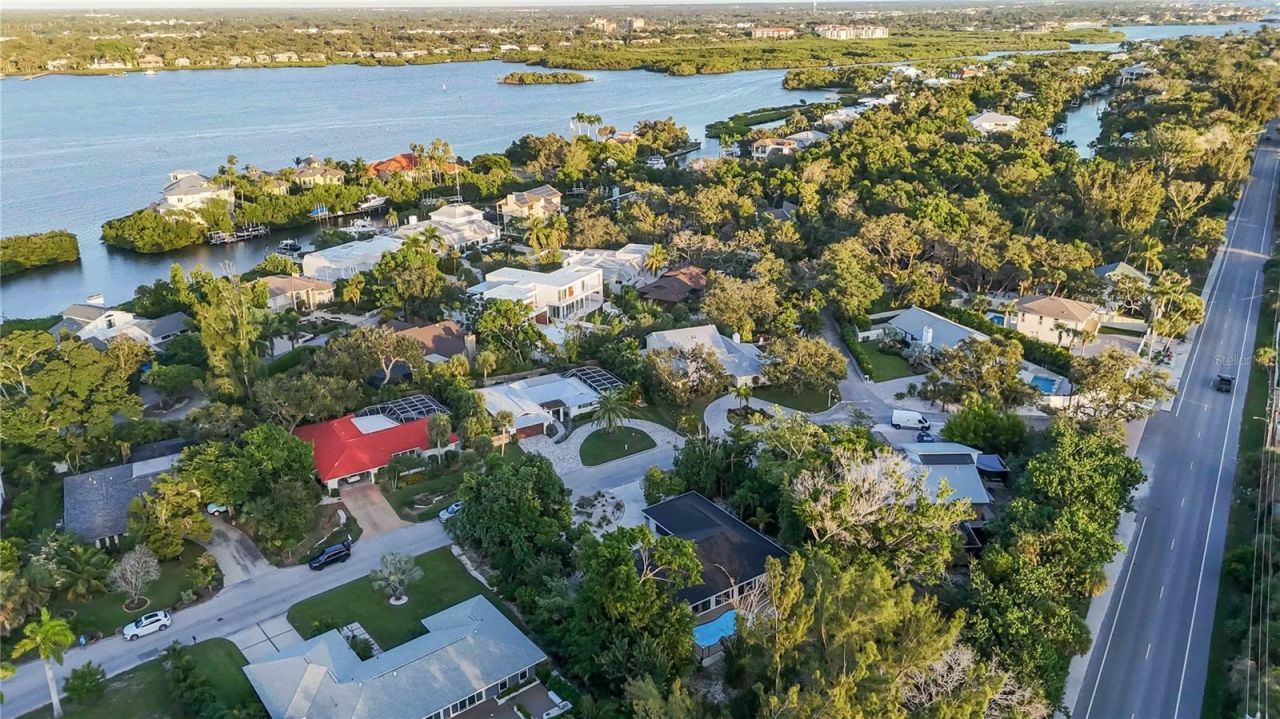 635 Tropical Circle, Sarasota, FL 34242 Photo