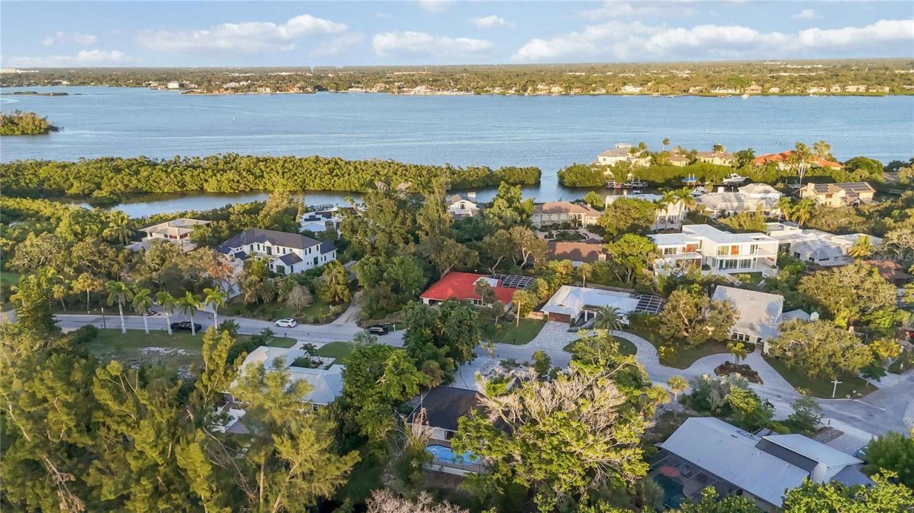 635 Tropical Circle, Sarasota, FL 34242 Photo