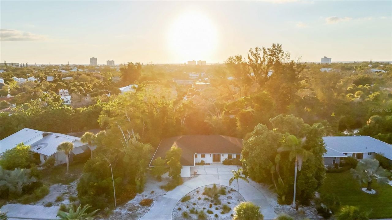 635 Tropical Circle, Sarasota, FL 34242 Photo