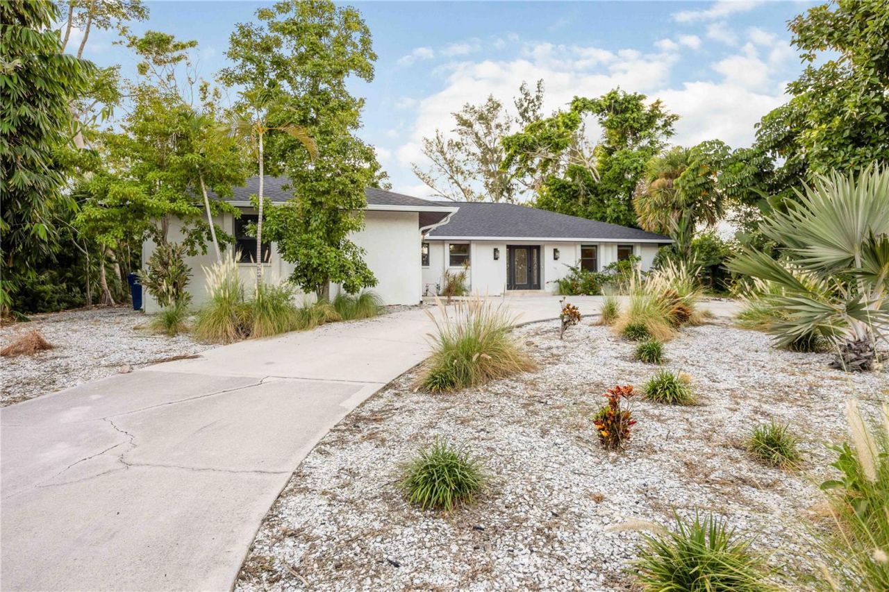 635 Tropical Circle, Sarasota, FL 34242 Photo