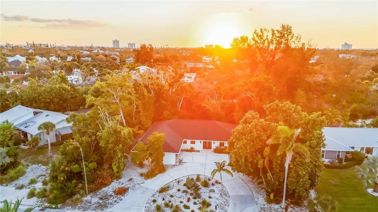 635 Tropical Circle, Sarasota, FL 34242 Photo