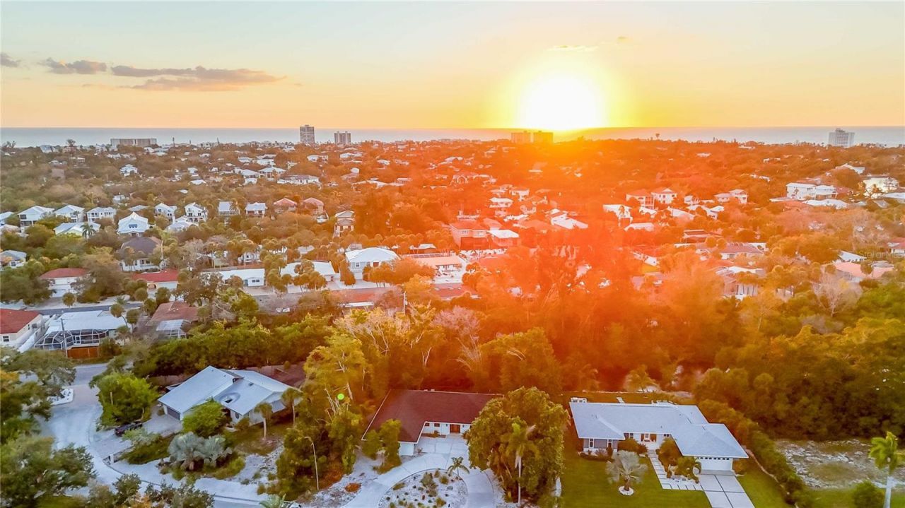 635 Tropical Circle, Sarasota, FL 34242 Photo