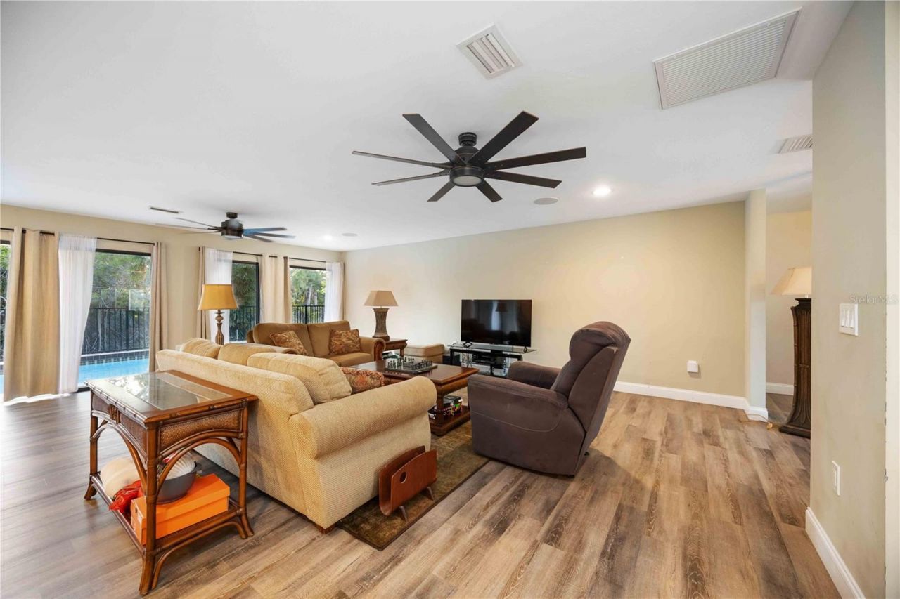 635 Tropical Circle, Sarasota, FL 34242 Photo