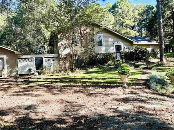 1304 Country Manor Lane, Jonesboro, AR 72404