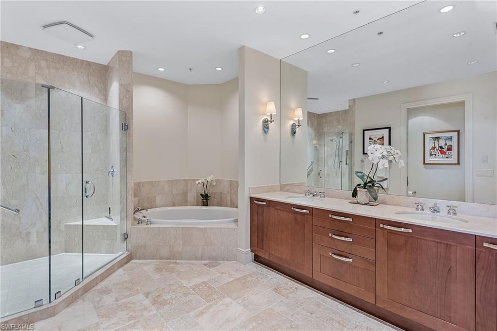 13675 Vanderbilt Dr, Unit 1107, Naples, FL 34110 Photo