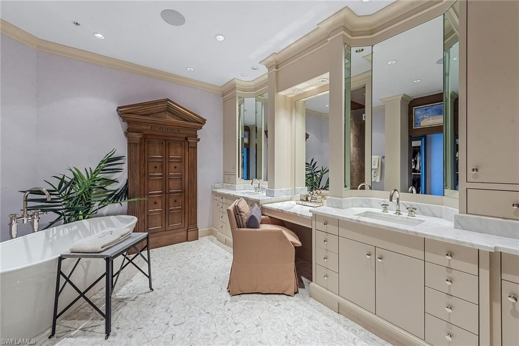 13675 Vanderbilt Dr, Unit 1107, Naples, FL 34110 Photo