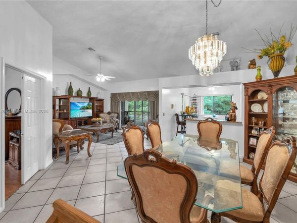 10547 NW 10th St, Unit C-128, Plantation, FL 33322