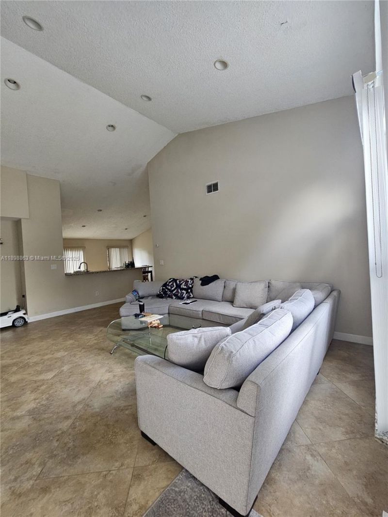 8660 SW 14th St, Pembroke Pines, FL 33025 Photo