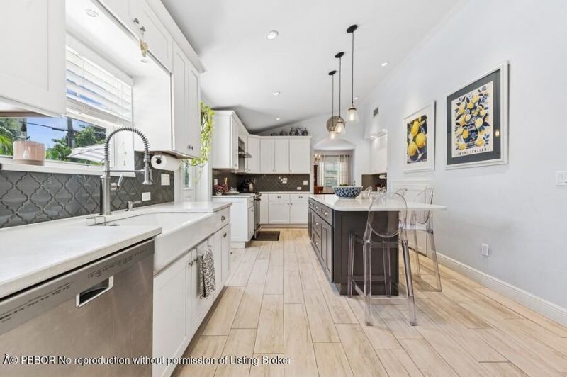 310 Almeria Road, West Palm Beach, FL 33405 Photo