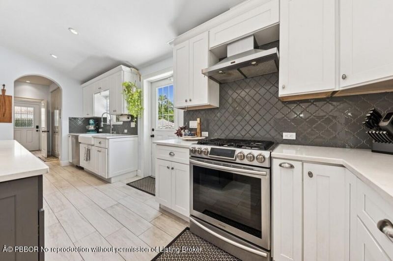 310 Almeria Road, West Palm Beach, FL 33405 Photo