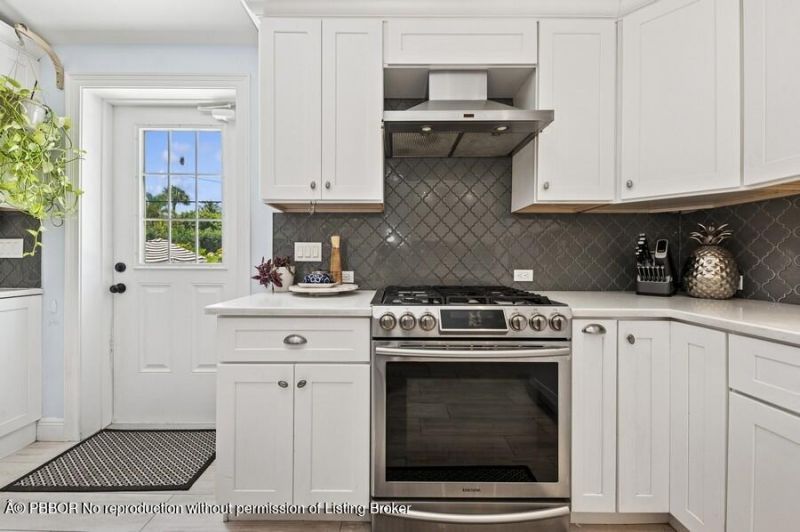 310 Almeria Road, West Palm Beach, FL 33405 Photo