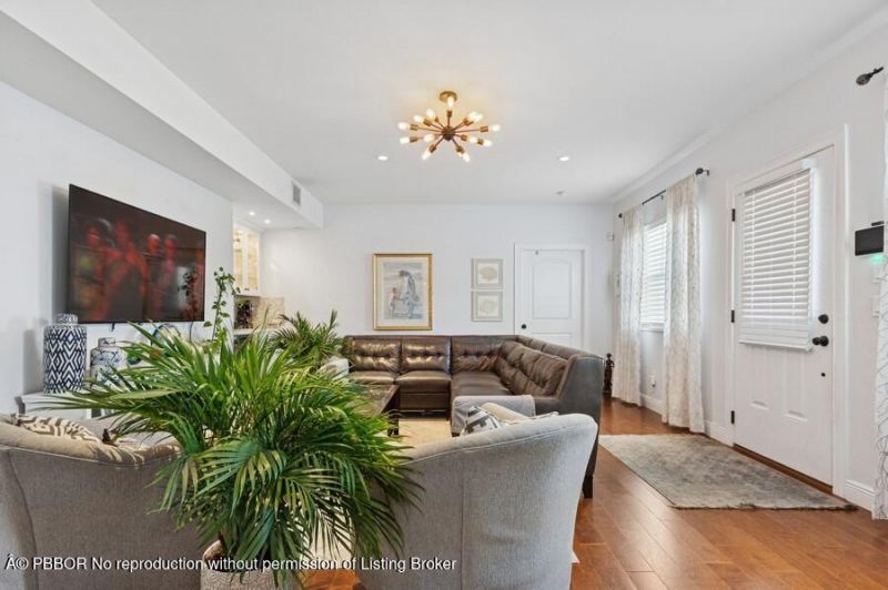 310 Almeria Road, West Palm Beach, FL 33405 Photo