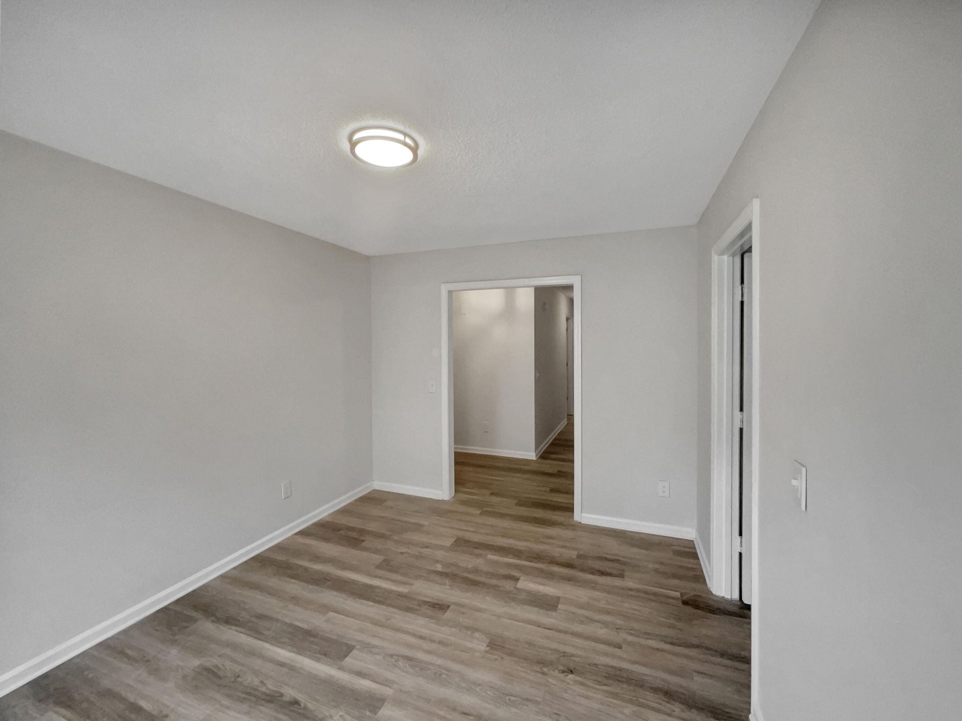 105 Nottingham Court Photo 13