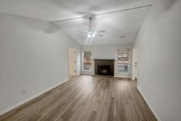 105 Nottingham Court photo 4