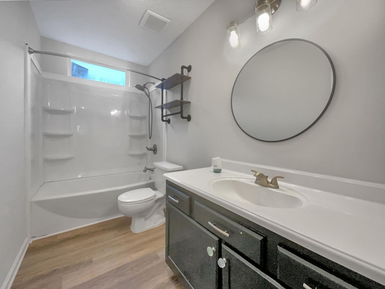 105 Nottingham Court Photo 6