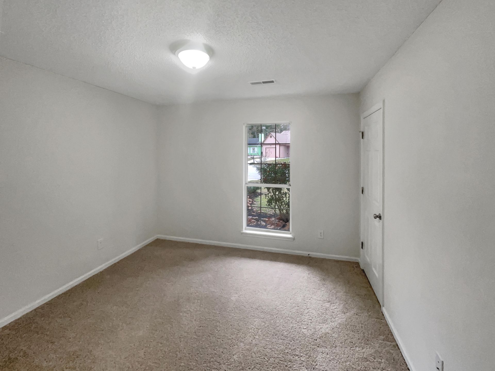105 Nottingham Court Photo 8