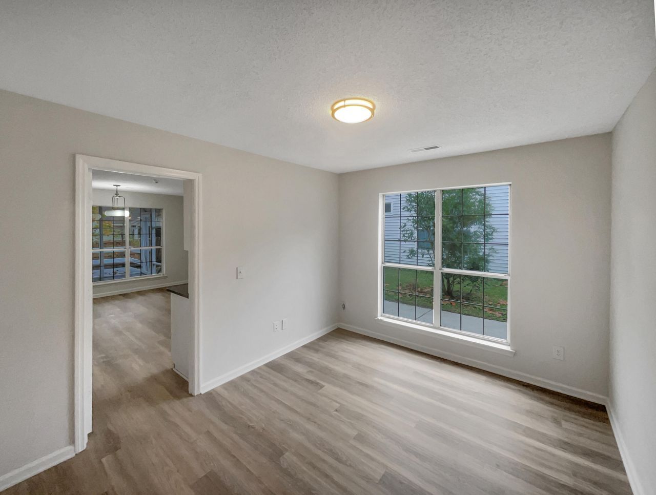 105 Nottingham Court Photo 8