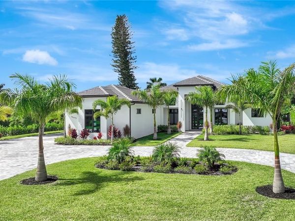 10493 Winterview DR, NAPLES, FL 34109