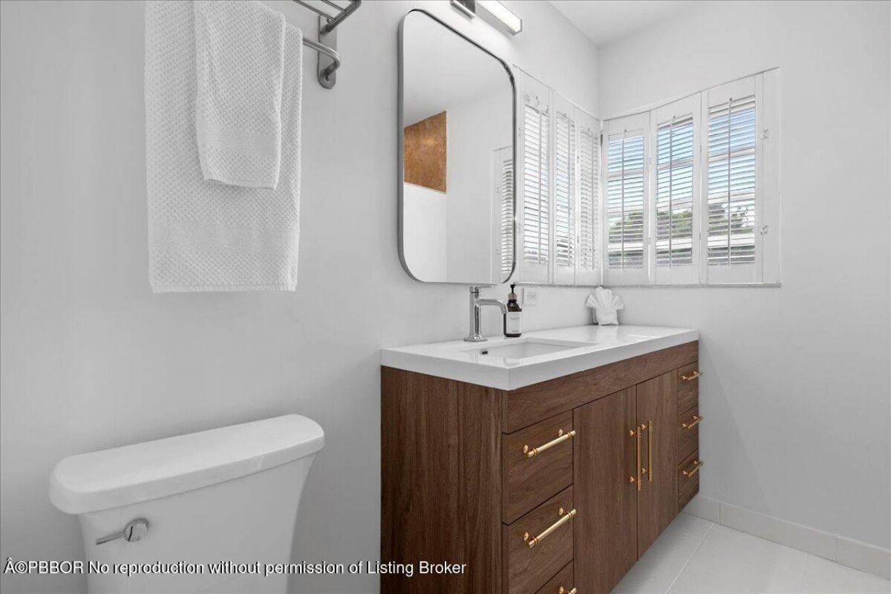 2412 N Lakeside Drive, Lake Worth, FL 33460 Photo