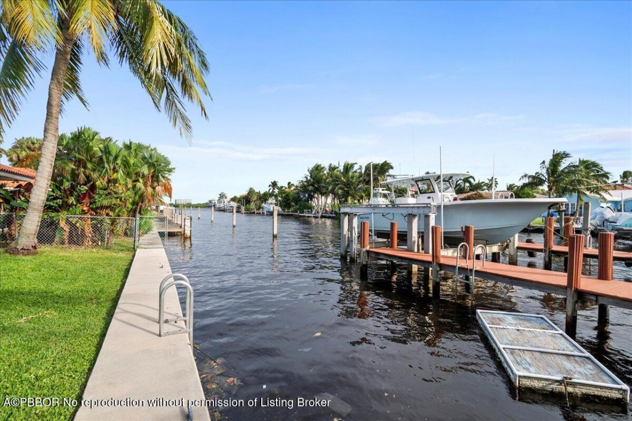 2412 N Lakeside Drive, Lake Worth, FL 33460 Photo