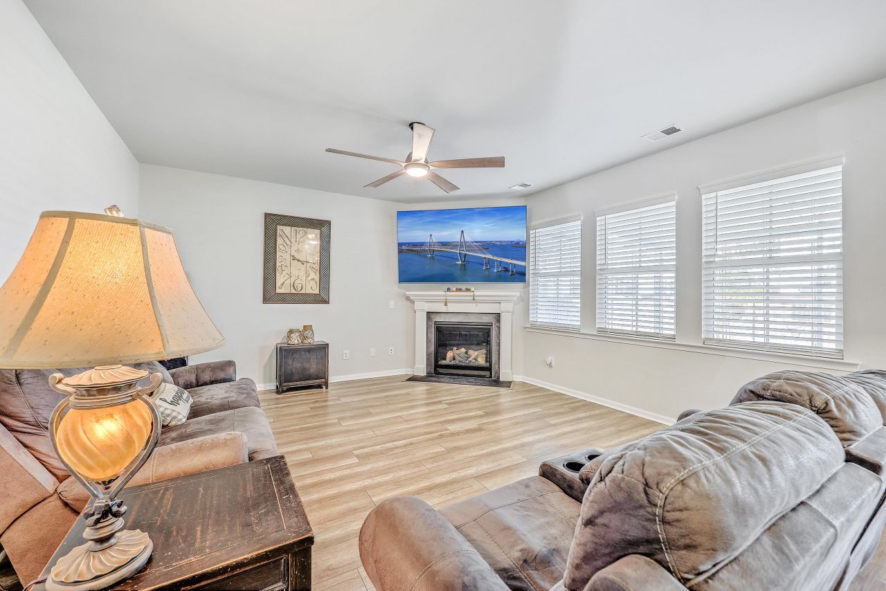 81 Red Bluff Street Photo 10