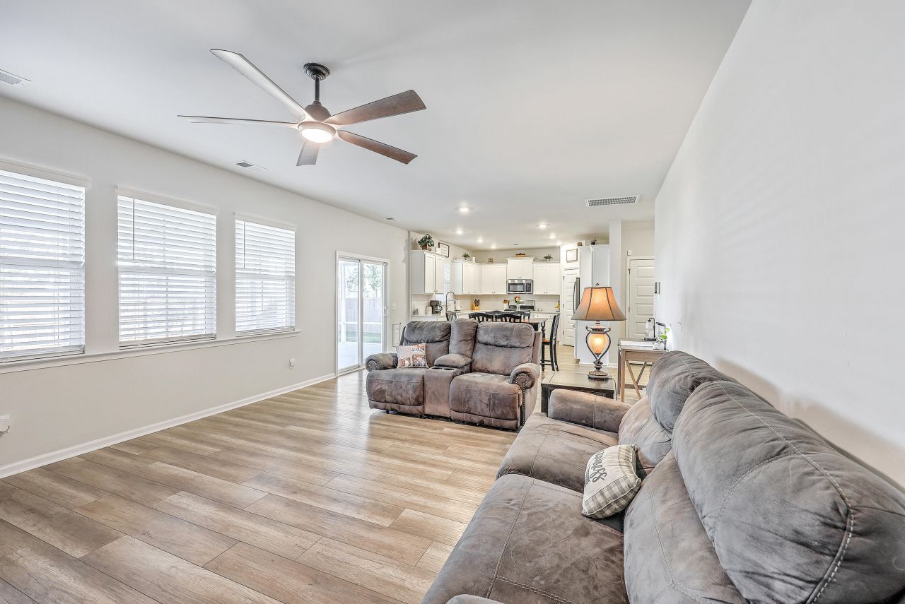 81 Red Bluff Street Photo 12