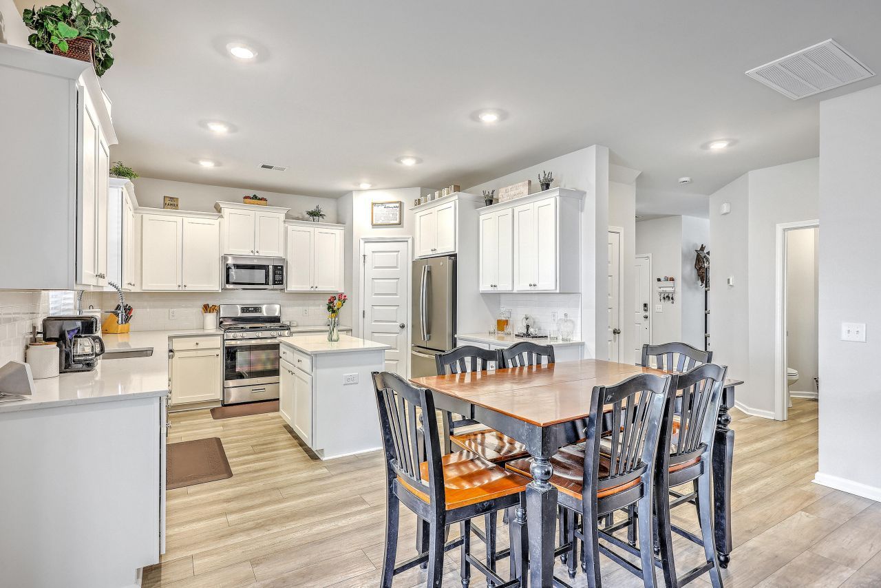 81 Red Bluff Street Photo 13