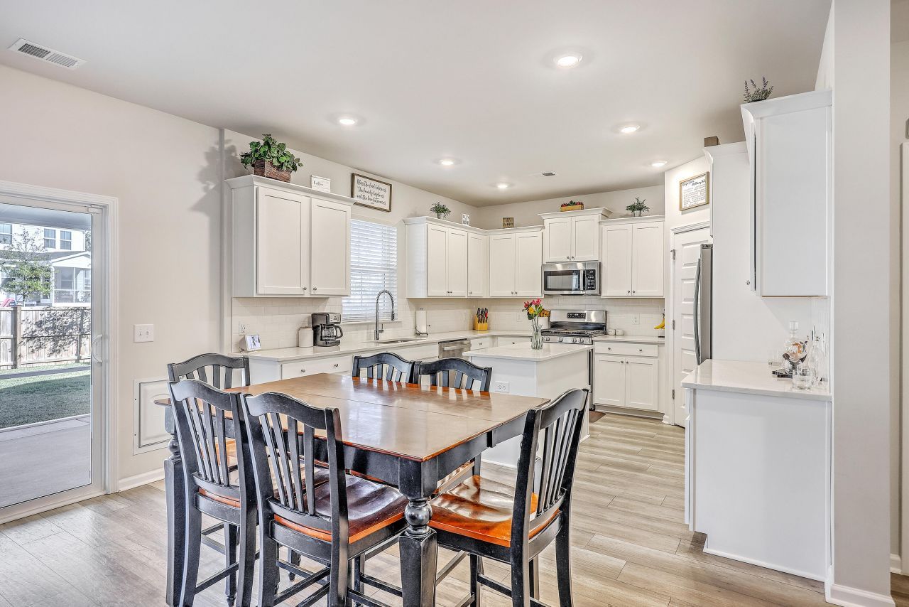 81 Red Bluff Street Photo 14