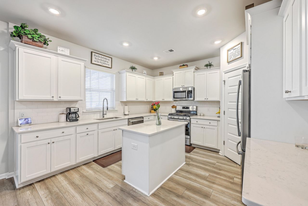 81 Red Bluff Street Photo 16