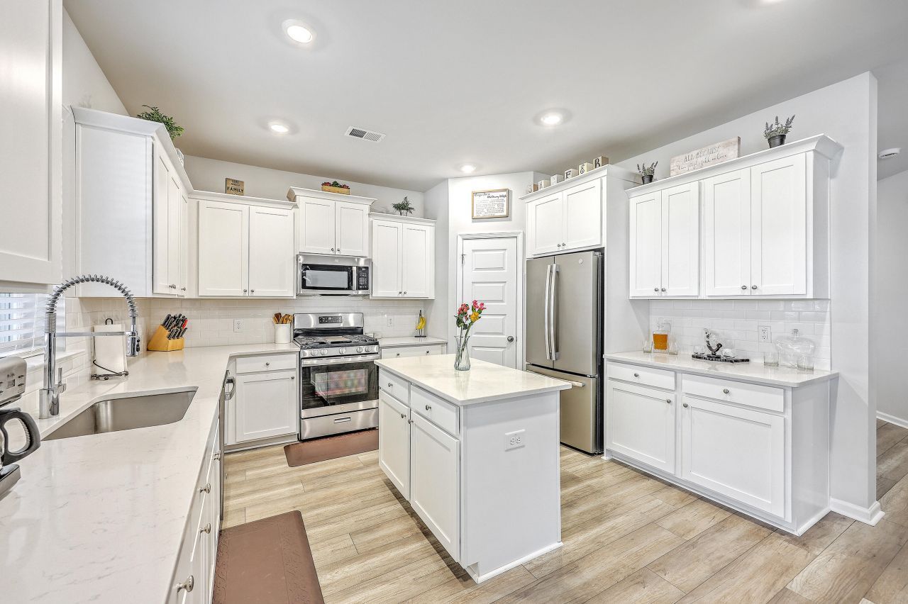 81 Red Bluff Street Photo 17