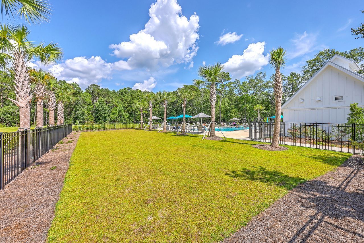 81 Red Bluff Street Photo 45