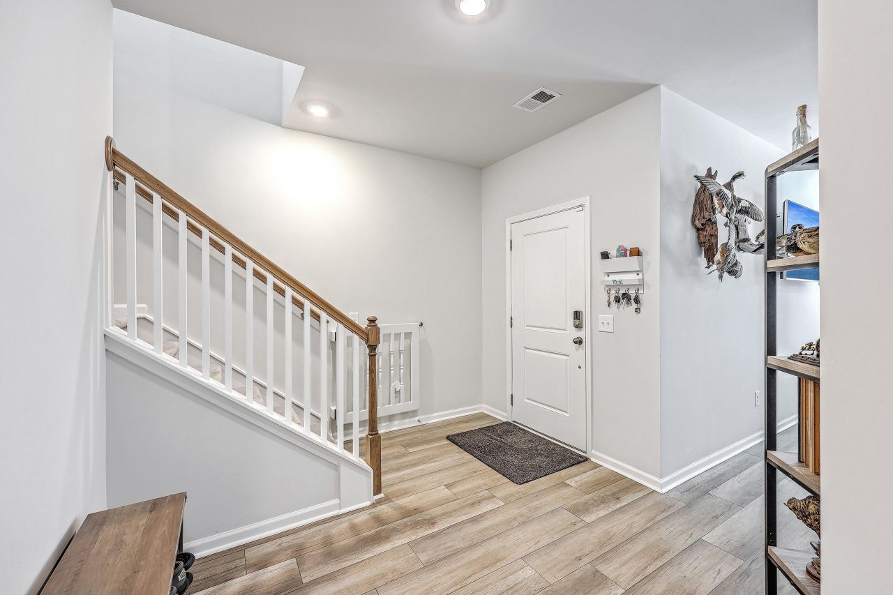 81 Red Bluff Street Photo 7