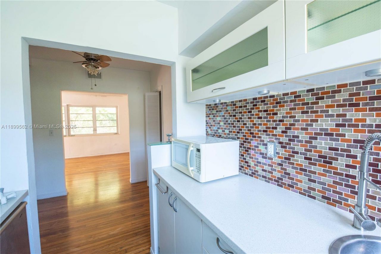 1485 Bay Rd, Miami Beach, FL 33139 Photo